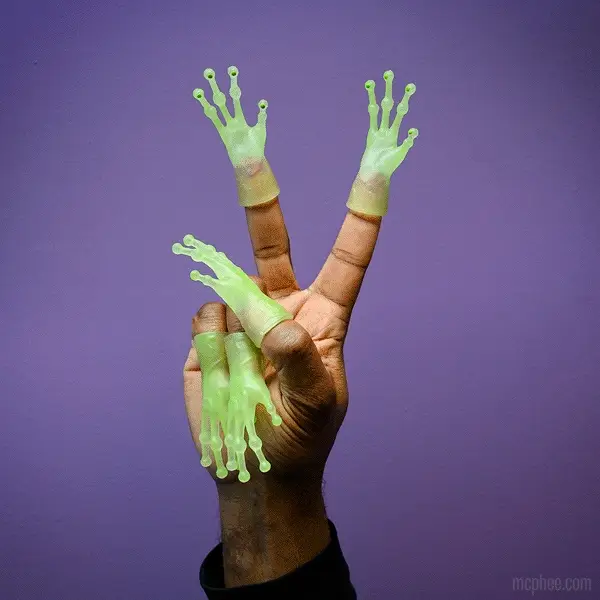 Glow-in-the-Dark Alien Finger Hands - Set of 10 - Image 3